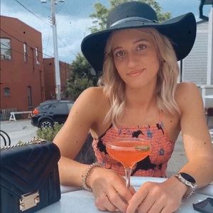 Meet your Posher, Danielle